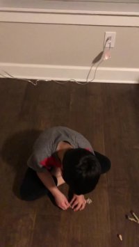 بچه شیرین زبون که میخواد فارسی یاد. بگیره