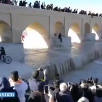 کلیپ زیبا از خوشحالی و استقبال مردم اصفهان از ورود آب به زاینده رود