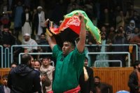 استقبال پرشور مردم هرات از رقابت های کشتی پهلوانی کوراش میان ورزشکاران افغانستان و ایران