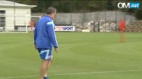 La poignée de main de Marcelo Bielsa à Mathieu Valbuena