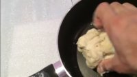 How To Make Pitzza Dough Very Simple - آموزش درست کردن خمیر پیتزا در پنج دقیقه