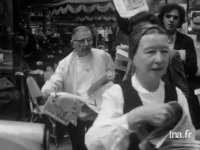 لحظه‌ی دستگیری ژان‌ پل سارتر و سیمون دوبووار توسط پلیس فرانسه