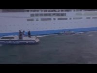 اعتراض ونیزی ها به عبور کشتی های تفریحی از کانالهای شهر