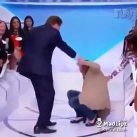 زمین خوردن زن