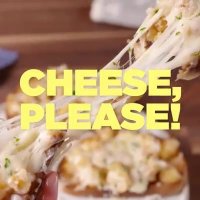 گل کلم پنیری با نان تست 