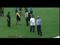 کتک زدن داور در مسابقه فوتبال