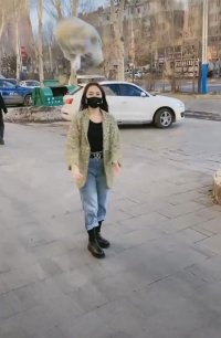 روش جدید تحویل غذا در چین برای جلوگیری از کرونا !